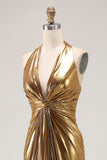 Vestido Largo Formal con Pliegue Metálico Halter Dorado con Abertura