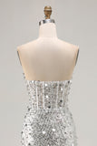 Vestido largo de baile sin tirantes con abertura de champán brillante
