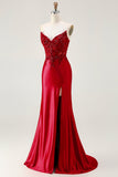 Vestido largo de fiesta con corsé sin tirantes y cuentas de sirena roja con abertura