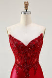 Vestido largo de fiesta con corsé sin tirantes y cuentas de sirena roja con abertura
