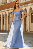 Vestido de sirena gris azul con hombros descubiertos y lentejuelas