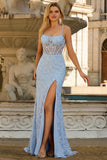 Vestido largo de baile de graduación de sirena azul transparente con cuentas y corte