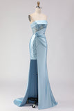 Vestido largo de graduación de sirena azul sin tirantes con lentejuelas y abertura