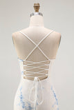 Vestido de invitada a la boda con corsé de terciopelo quemado de funda de flor azul blanca