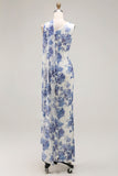 Vestido de dama de honor con diseño floral azul de un hombro y chal