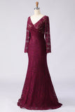 Vestido largo de madre de la novia con encaje cabernet con escote en V y escote en V