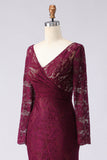 Vestido largo de madre de la novia con encaje cabernet con escote en V y escote en V