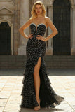 Vestido largo de baile de sirena de graduación con volantes negros blancos y con volantes y abertura