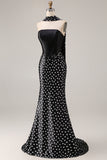 Vestido de baile de satén sirena con puntas negras y bufanda de cuello