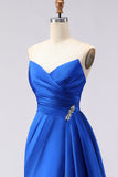 Vestido largo de satén de satén con sirena azul real y tirantes