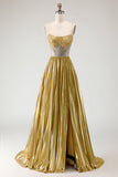 Vestido largo de graduación metálico dorado sin tirantes plisados con cuentas y corte largo