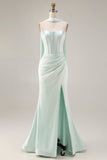 Vestido largo largo de corsé sirena sin tirantes verde claro con abertura lateral y bufanda al cuello