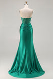Vestido largo largo de graduación de sirena sin tirantes verde oscuro con cuentas y abertura