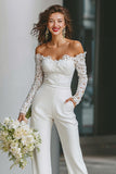 Monos de novia blancos con hombros descubiertos y bolsillos