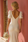 Vestido de novia blanco con cuello en V de sirena con abertura