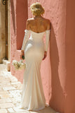 Vestido de novia de sirena marfil con hombros descubiertos y abertura