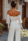 Monos de novia blancos con hombros descubiertos y encaje