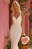 Vestido de novia largo fruncido blanco con cuello en V de sirena