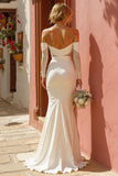 Vestido de novia sirena blanco con hombros descubiertos con abertura