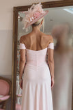 Vestido de Madre de la Novia con Hombros Descubiertos Fruncido en Rosa Caramelo con Abertura