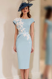 Vestido midi de la madre de la novia con apliques en azul claro