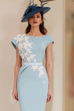 Vestido midi de la madre de la novia con apliques en azul claro