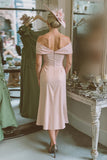 Vestido de la madre de la novia con hombros descubiertos en rosa rubor