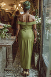 Vestido largo de la madre de la novia con hombros descubiertos de salvia polvorienta