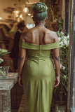 Vestido largo de la madre de la novia con hombros descubiertos de salvia polvorienta