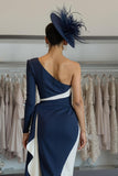 Vestido midi de la madre de la novia de un hombro ajustado en azul marino blanco con faja