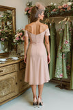 Vestido midi fruncido con hombros descubiertos de color rosa polvoriento para madre de novia