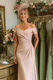 Vestido midi fruncido con hombros descubiertos de color rosa polvoriento para madre de novia