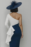 Vestido largo bodycon de un hombro en blanco y negro con fajín