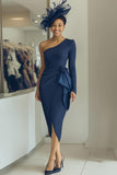 Vestido midi ajustado de un hombro azul marino blanco con fajín