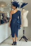 Vestido midi ajustado de un hombro azul marino blanco con fajín