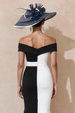 Vestido de sirena blanco y negro con hombros descubiertos de la madre de la novia