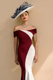 Vestido largo de la madre de la novia de la sirena de satén en blanco y negro con hombros descubiertos