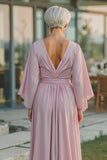 Vestido largo de la madre de la novia con cuello en V y cuello en V de gasa rosa polvoriento con mangas medias