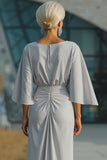 Vestido largo de la madre de la novia con cuello de barco plateado