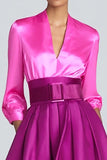 Vestido formal largo de satén fucsia y magenta con cuello en V y mangas