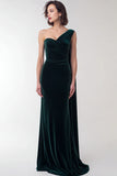Vestido formal de terciopelo de un hombro verde oscuro