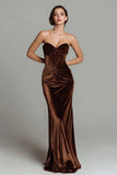 Vestido largo formal con corsé de terciopelo marrón corazón