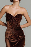 Vestido largo formal con corsé de terciopelo marrón corazón
