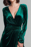 Vestido Formal Largo de Terciopelo Verde A con Escote en V y Abertura
