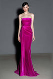 Vestido formal sin tirantes de terciopelo sirena fucsia con fajín