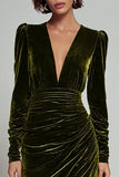 Vestido Largo Formal de Terciopelo Fruncido con Cuello en V y Tubo de Oliva con Abertura