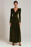 Vestido formal de terciopelo oliva con cuello en V y mangas largas