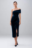 Vestido formal de terciopelo midi de un hombro azul marino con abertura