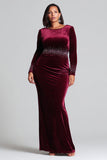 Vestido formal de terciopelo con cuentas y cuello barco en color burdeos