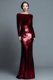 Vestido largo formal con cuello barco de sirena de terciopelo burdeos